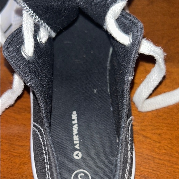 Unisex Airwalk Black and White Canvas Sneakers Timeless Design - Picture 10 of 12